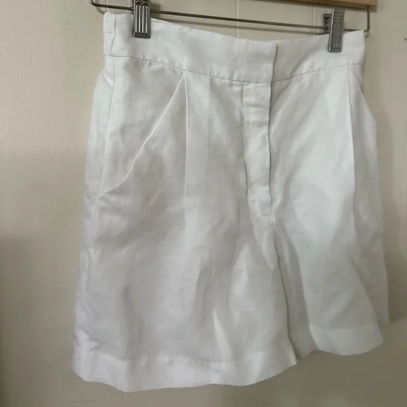 Wilfred Aritzia white high rise linen blend trouser shorts (2) - Picture 2 of 8